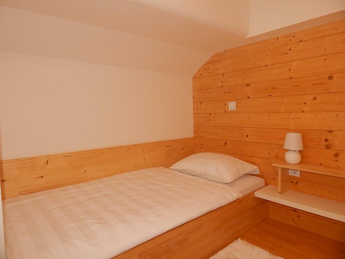 Studio Apartman Lakasa Rakovica Exterior photo