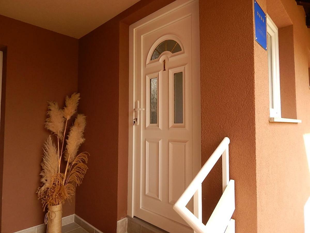 Studio Apartman Lakasa Rakovica Exterior photo
